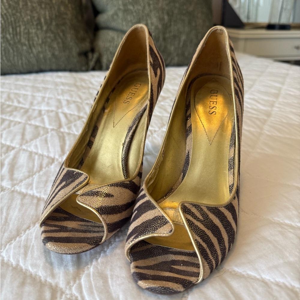 GUESS Women's Zebra Print Peep Toe Heels size 7.5